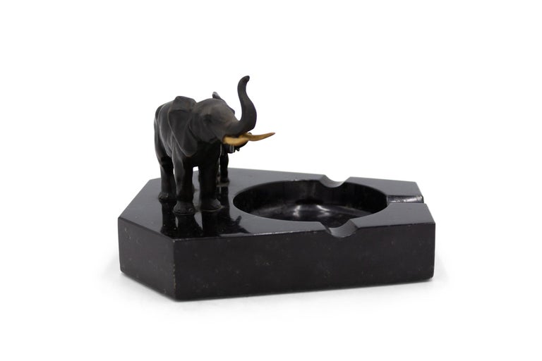 Regency Marble Elephant Ashtray In Good Condition For Sale In New York, NY