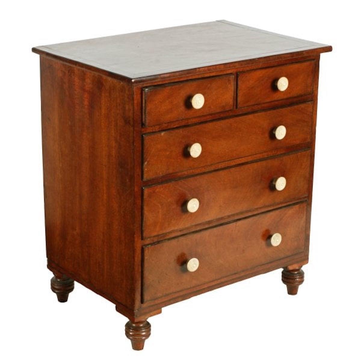 Regency miniature chest of drawers

An early 19th century Regency miniature mahogany chest of drawers.

The chest is possibly an apprentice piece and has a figured mahogany top with line inlay and five drawers with matching inlay to the