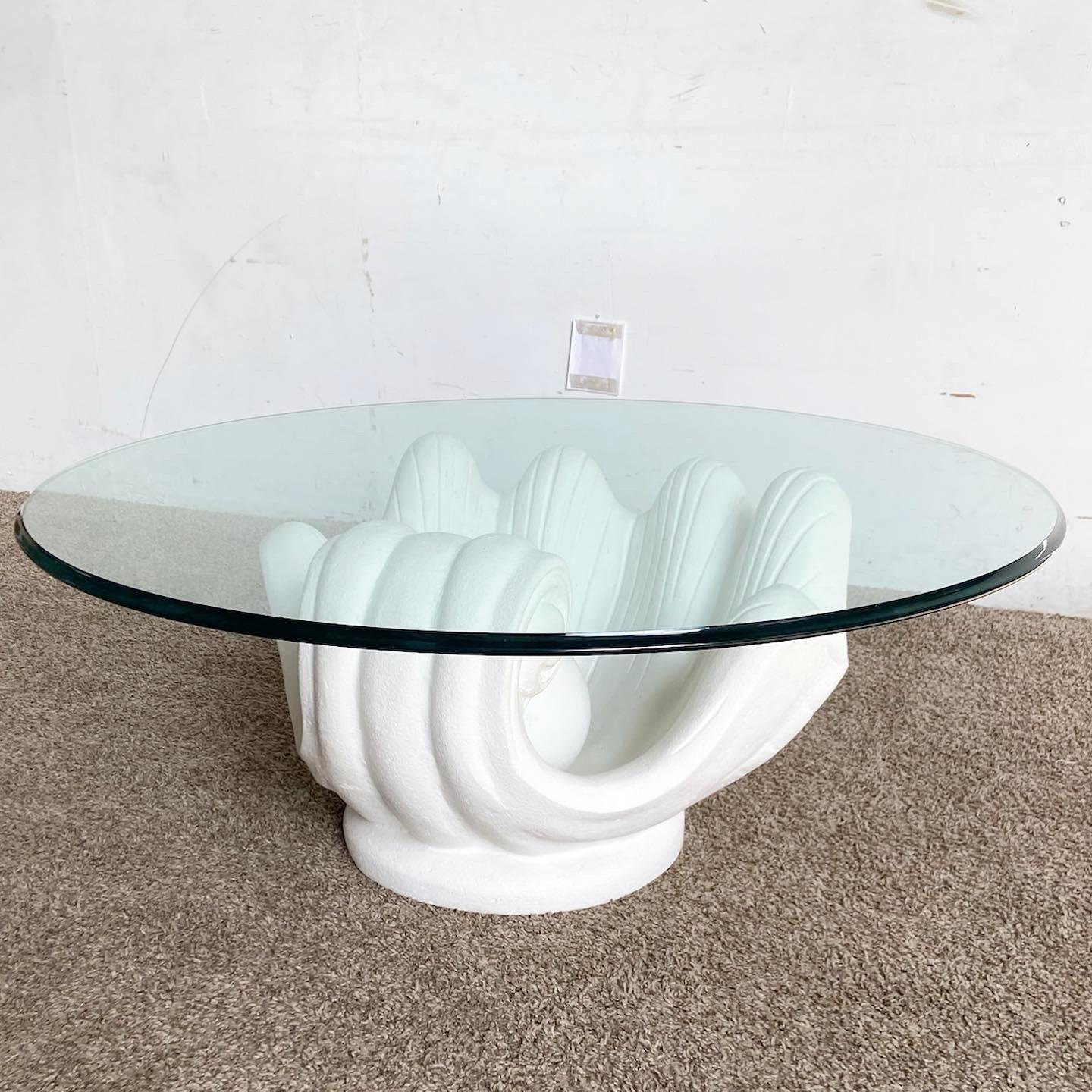Américain Table basse moderne Regency en plâtre blanc avec plateau en verre coquillage Clam