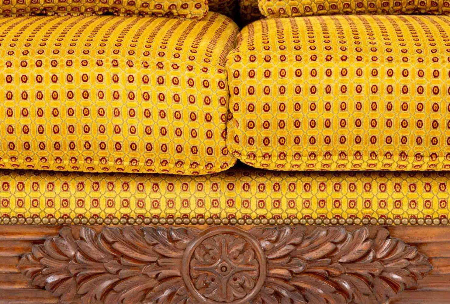 Britannique Canapé Regency en acajou tapissé de mohair en vente