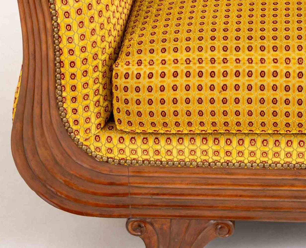 XIXe siècle Canapé Regency en acajou tapissé de mohair en vente