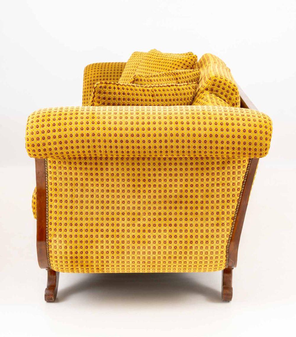 Canapé Regency en acajou tapissé de mohair en vente 1