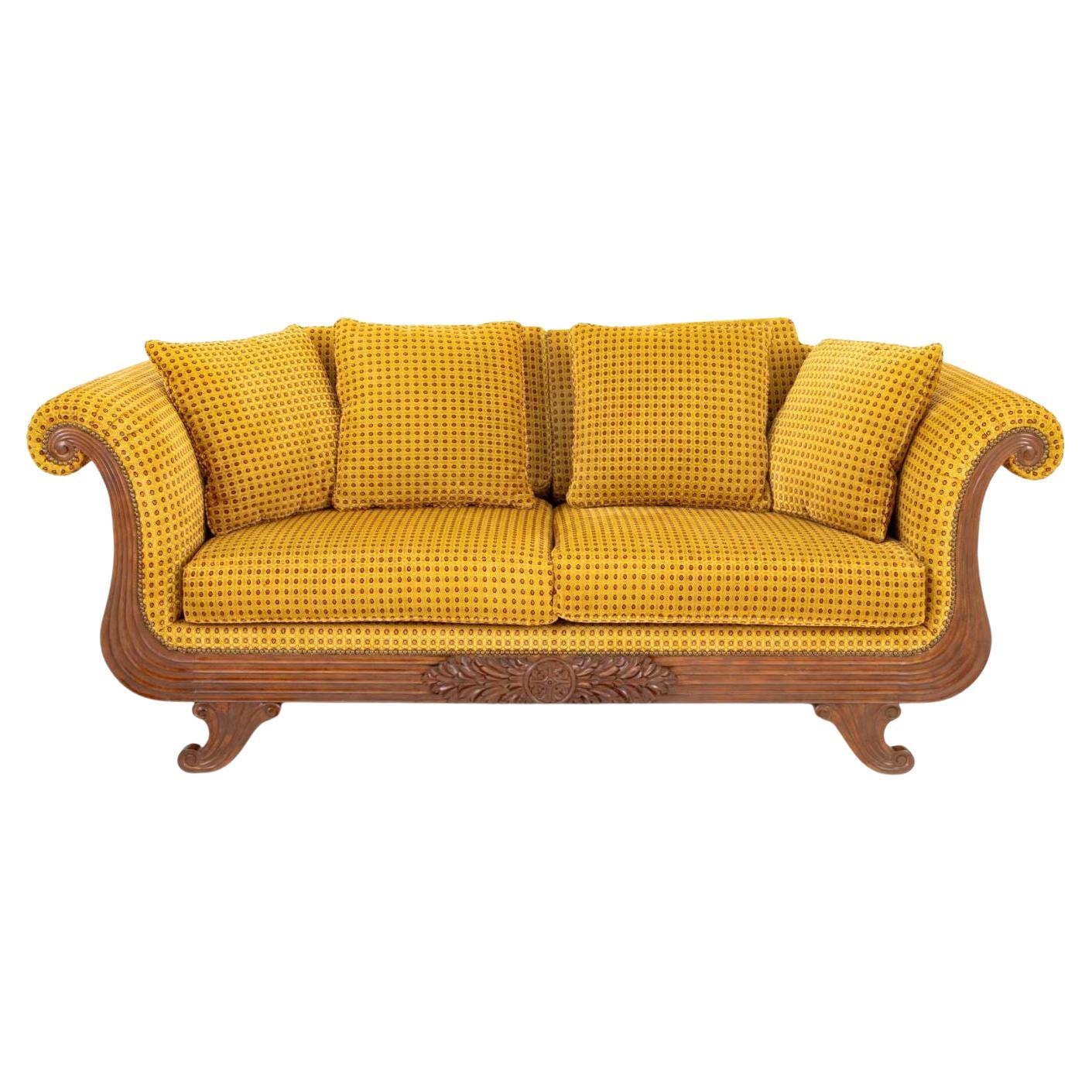 Divano Regency in mohair imbottito in mogano