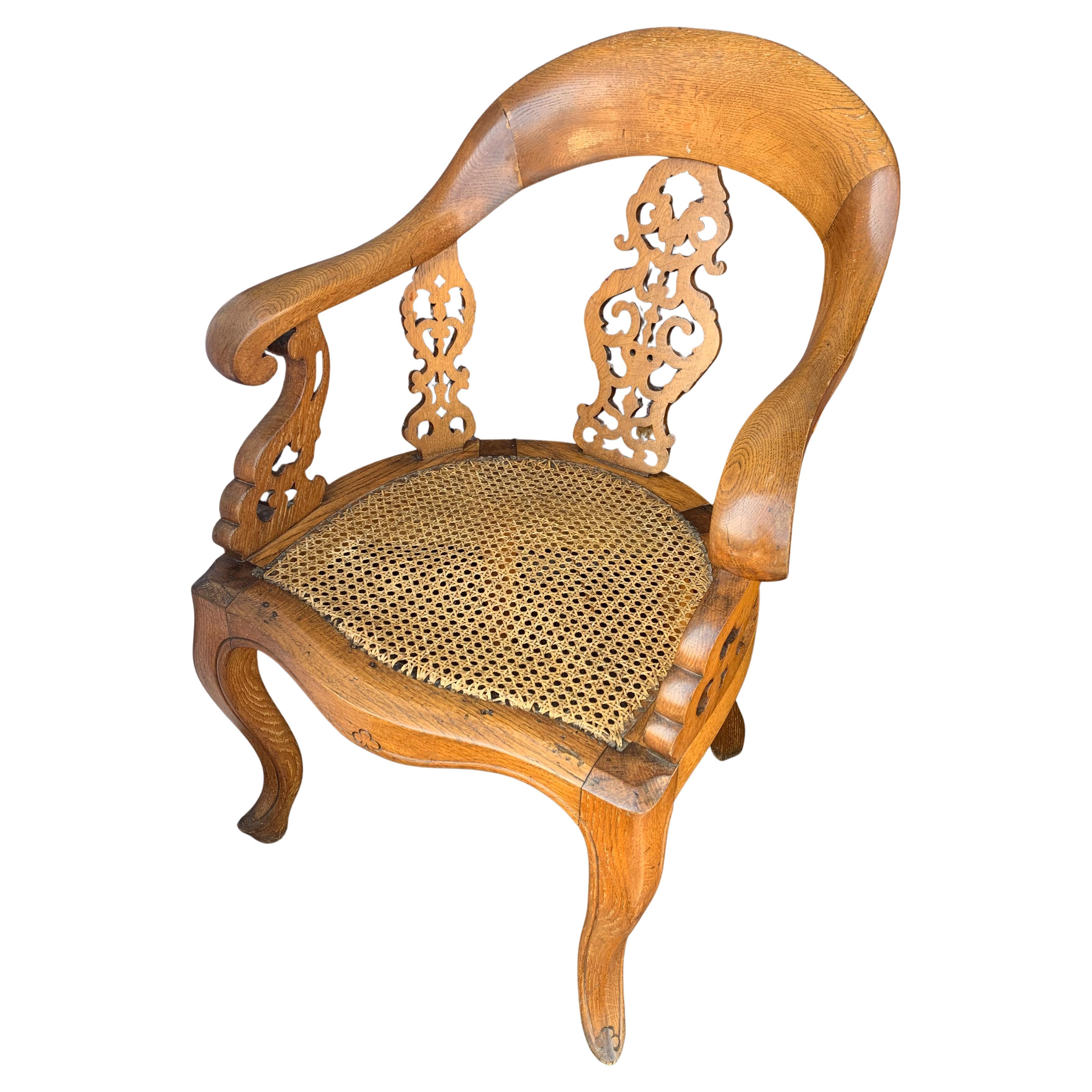 Regency Chaise de bibliothèque de style Régence en Oak Cane, avec arrière et côtés décorés et percés en vente