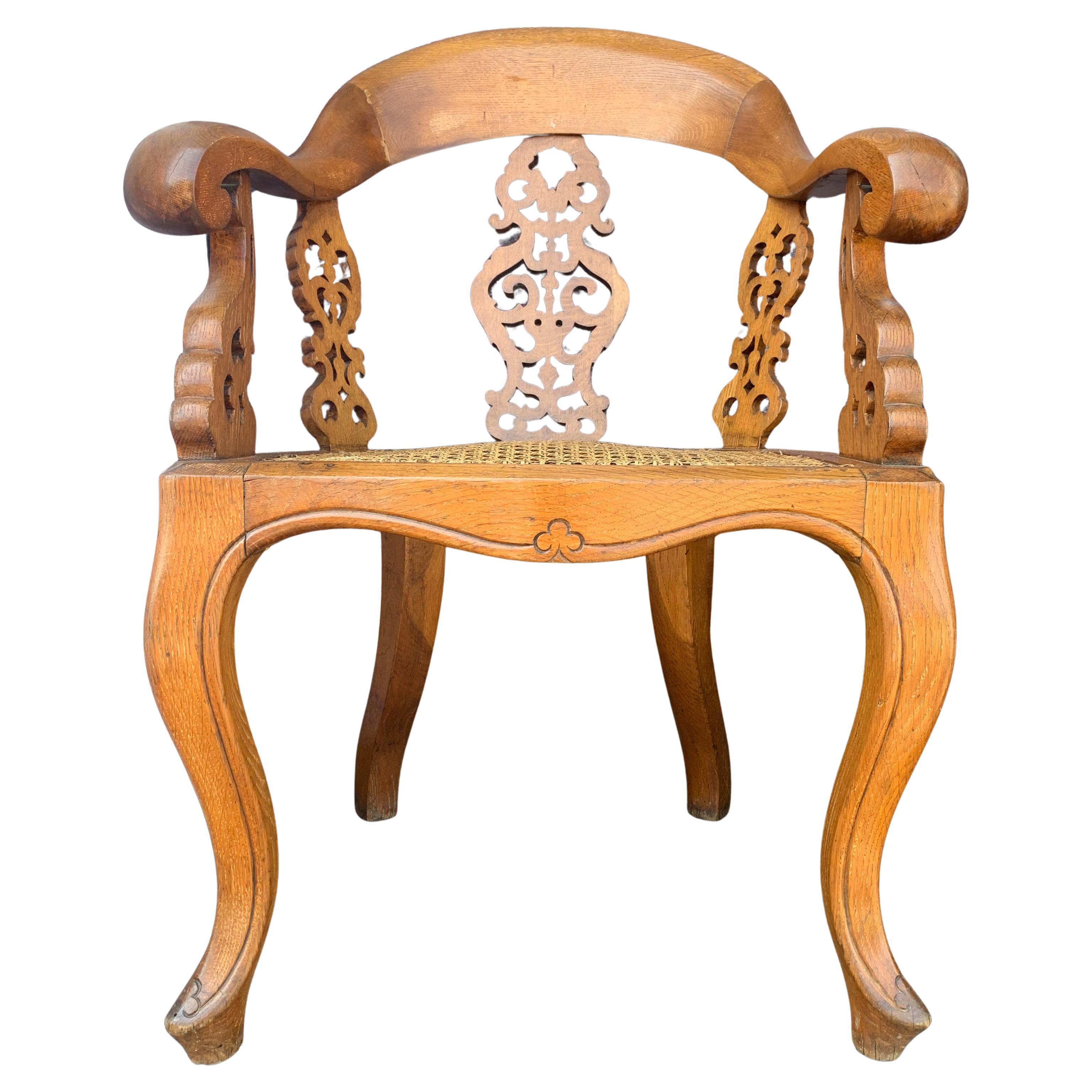 Chaise de bibliothèque de style Régence en Oak Cane, avec arrière et côtés décorés et percés Bon état - En vente à Reading, Berkshire