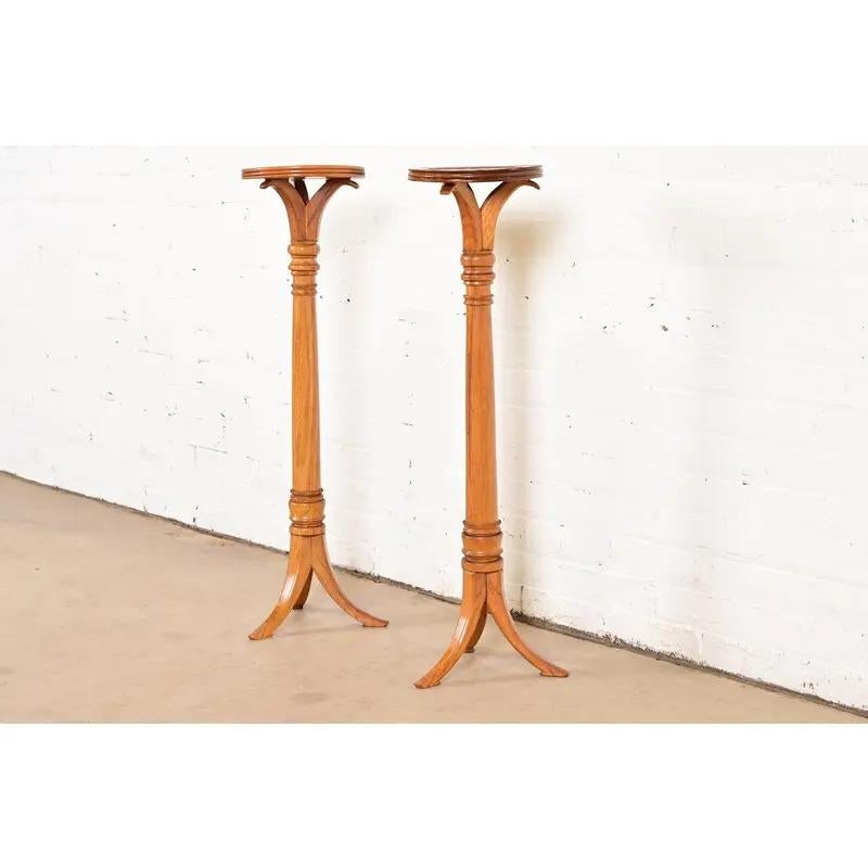 Americano Torchiere o piantane Regency in Oak, CIRCA ANNI '40 in vendita