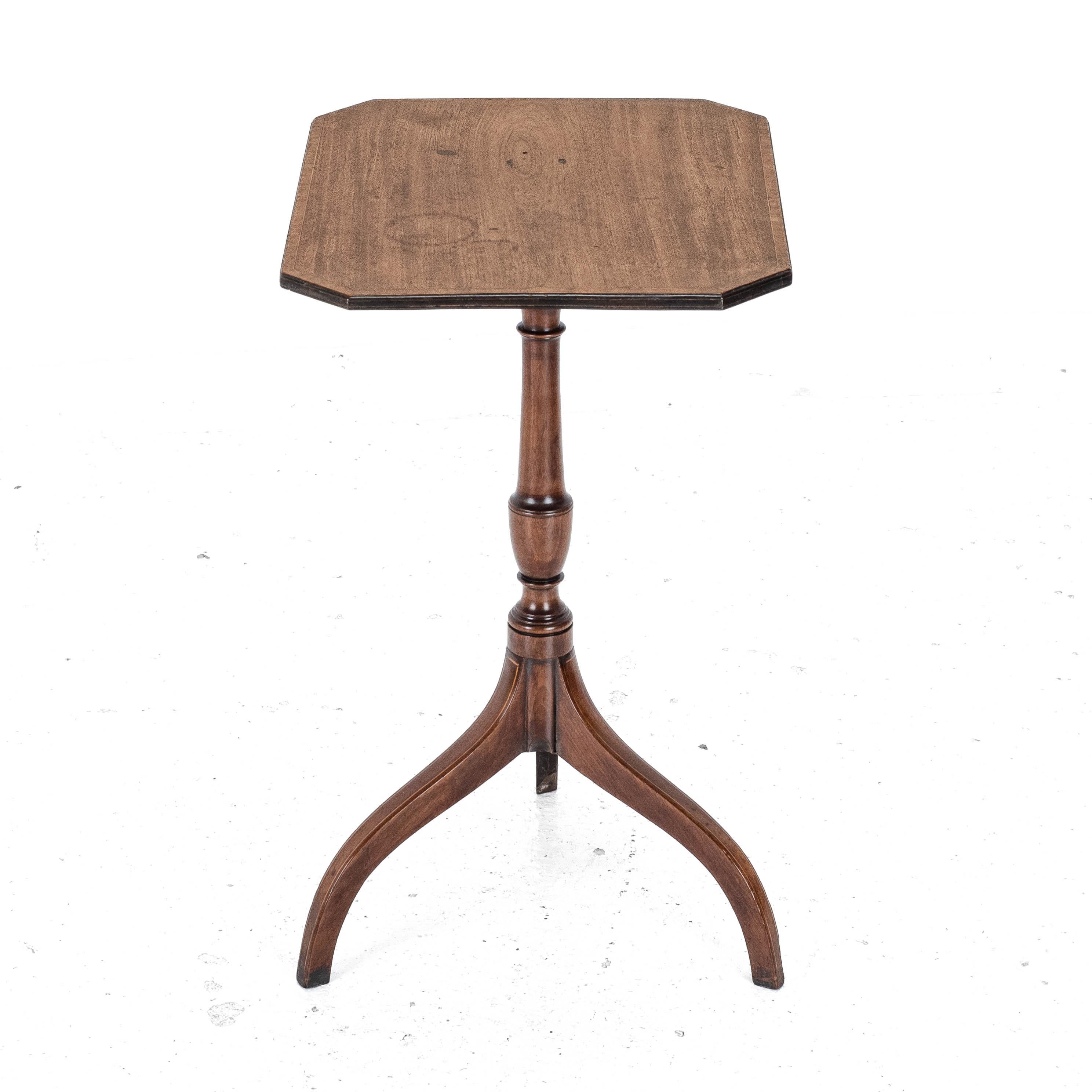 Achteckiger Regency-Beistelltisch aus Mahagoni mit Intarsien und Dreibein-Beistelltisch C1800, georgianisch (Frühes 19. Jahrhundert)