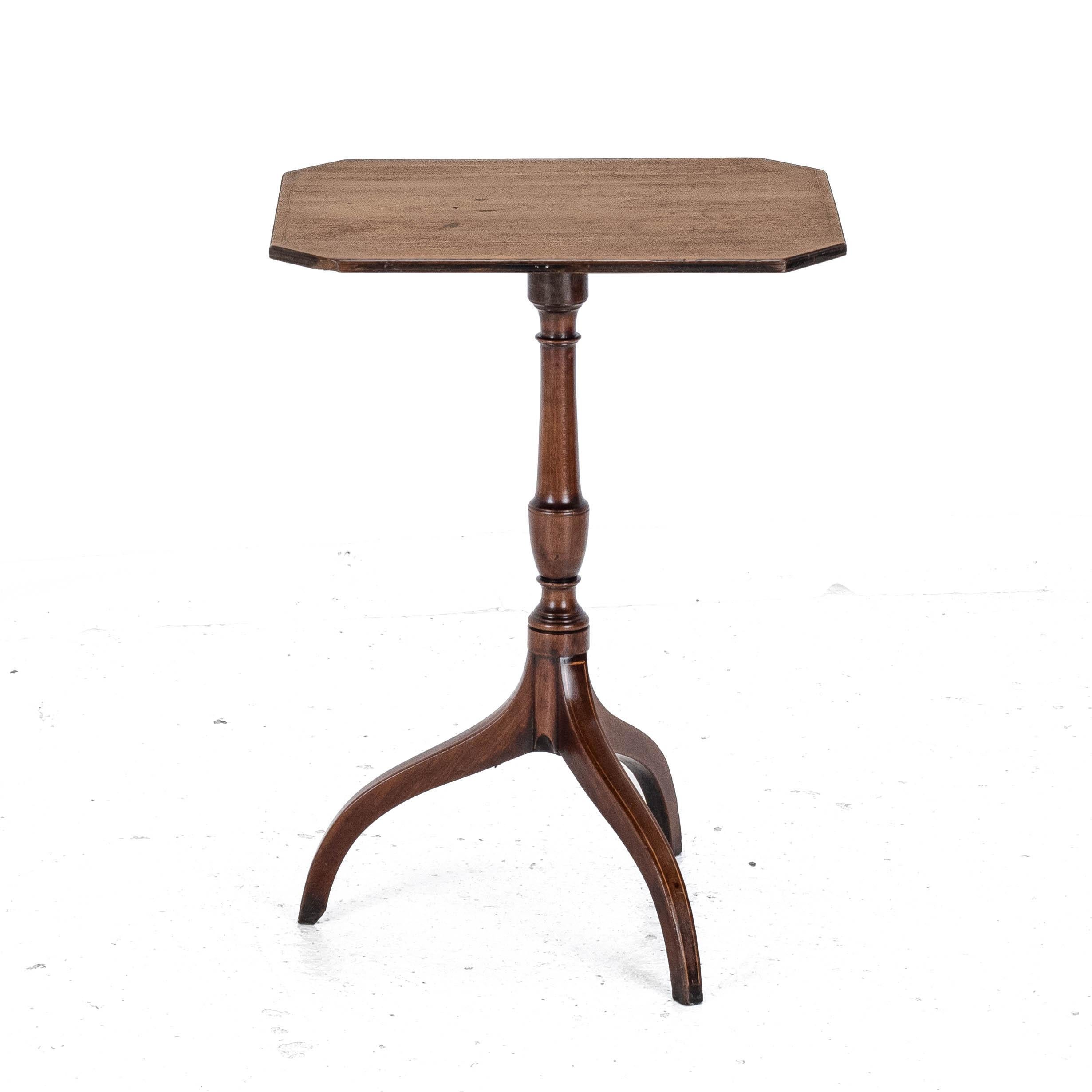 Achteckiger Regency-Beistelltisch aus Mahagoni mit Intarsien und Dreibein-Beistelltisch C1800, georgianisch 4