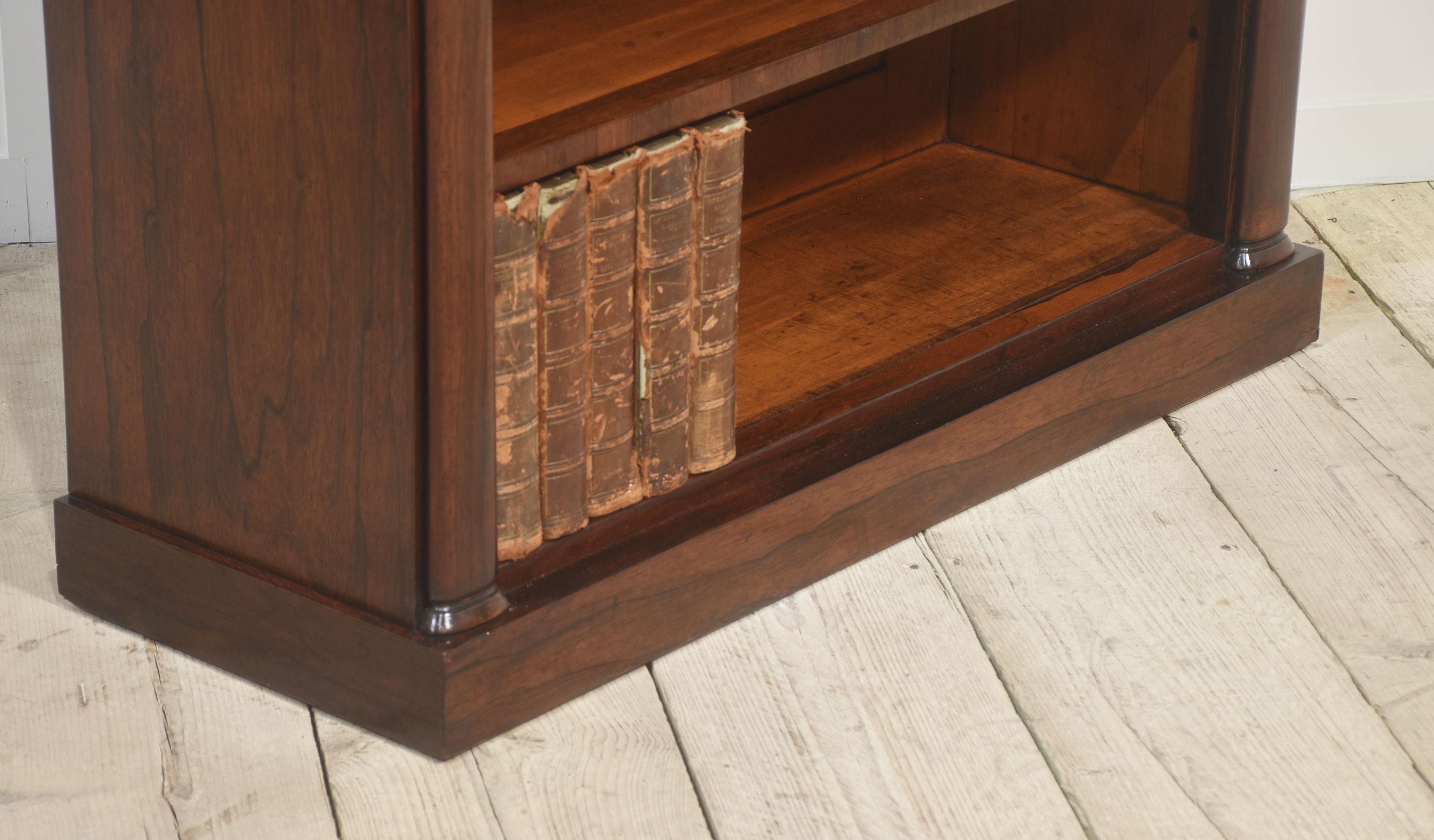 Offenes Regency-Bücherregal im Angebot 2