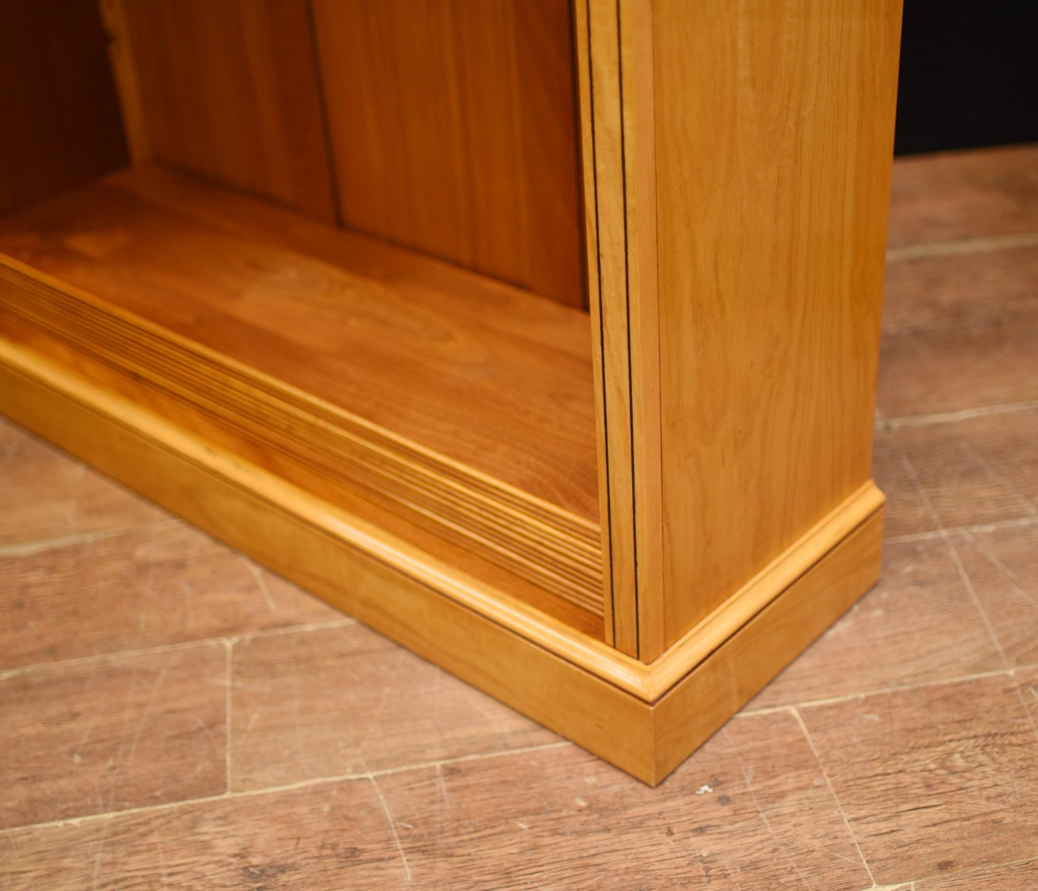 Regency Open Bookcase - Satinwood Sheraton Bookcases In Good Condition For Sale In Potters Bar, GB