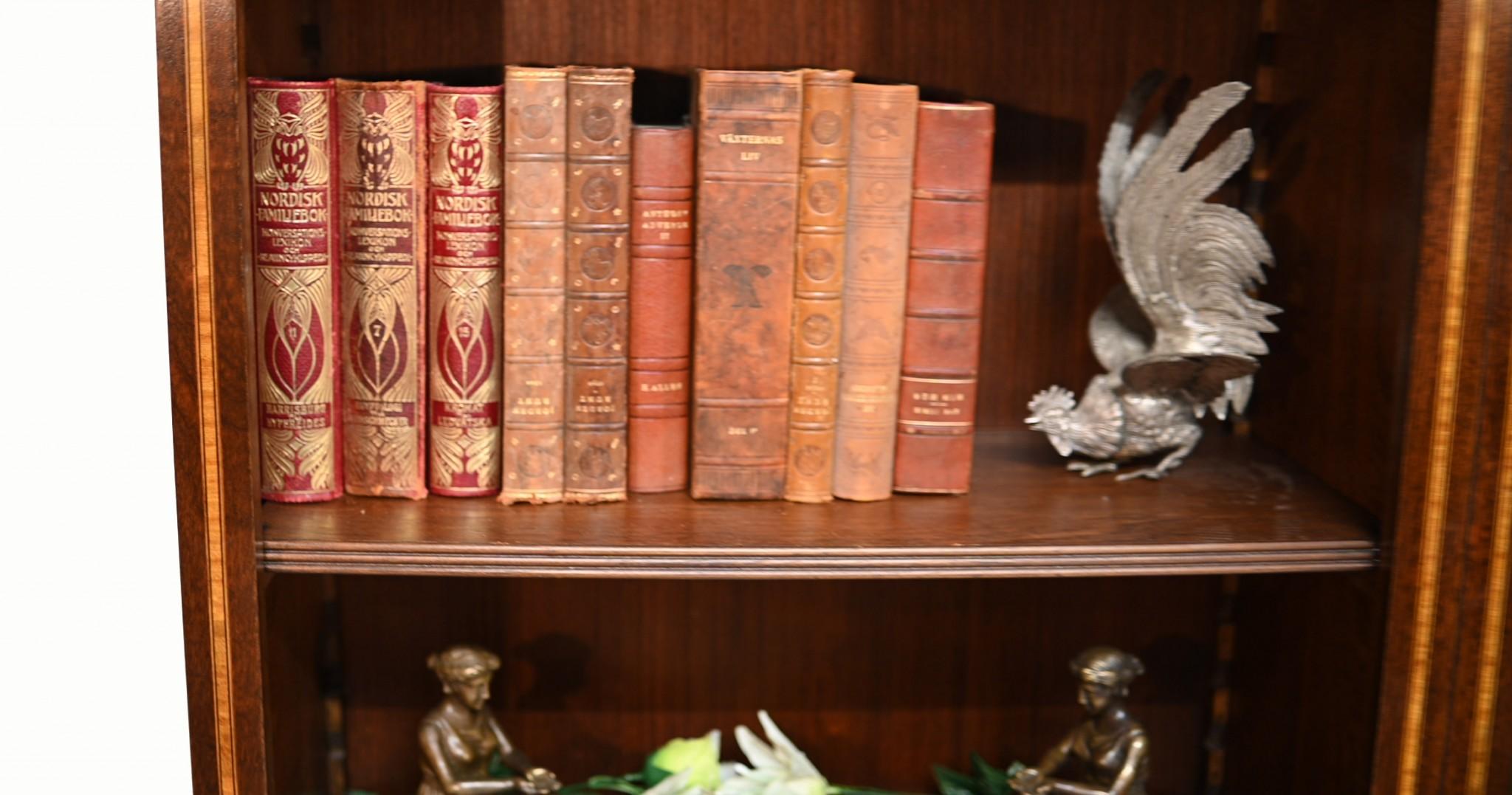 Regency-Bücherregal mit offener Front aus Mahagoni und Sheraton-Intarsien im Angebot 7