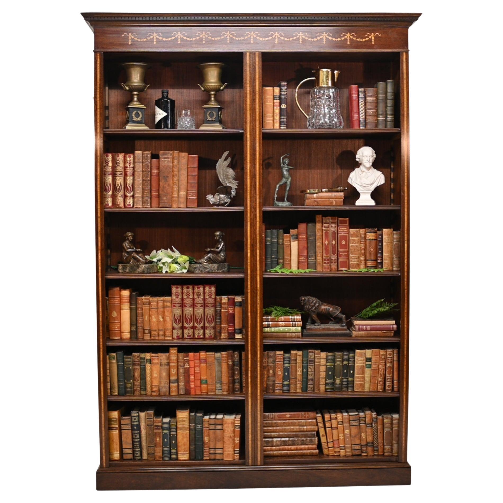 Regency-Bücherregal mit offener Front aus Mahagoni und Sheraton-Intarsien im Angebot