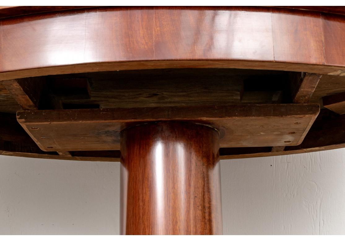 Ovaler Mahagoni-Tisch im Regency-Stil  im Zustand „Gut“ im Angebot in Bridgeport, CT