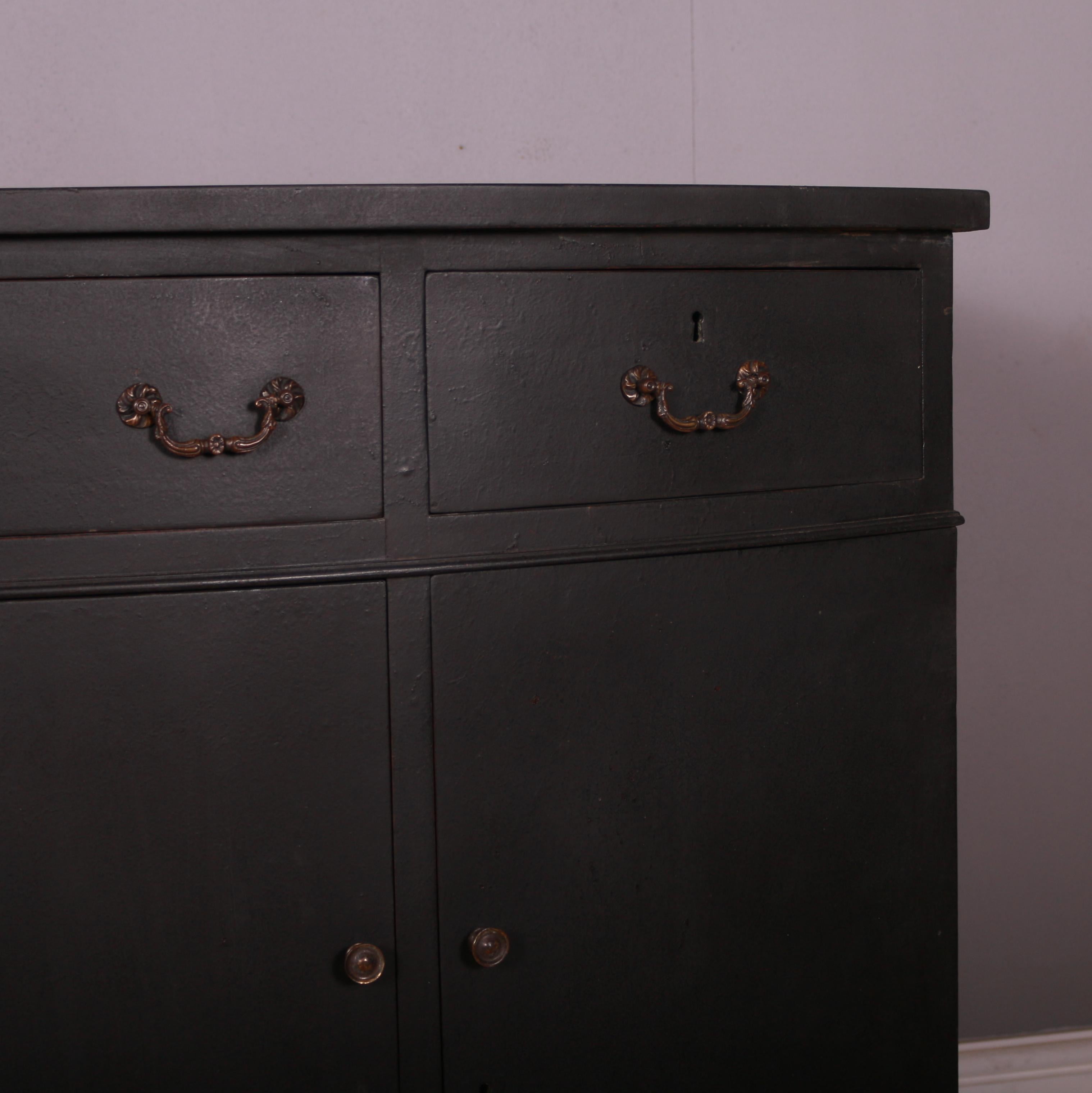 Regency Painted Bowfront Buffet In Good Condition For Sale In Leamington Spa, Warwickshire