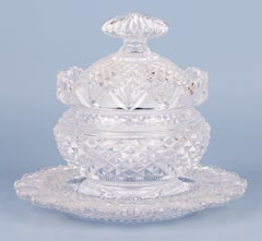 Paire de plats à beurre Regency recouverts de verre taillé avec supports