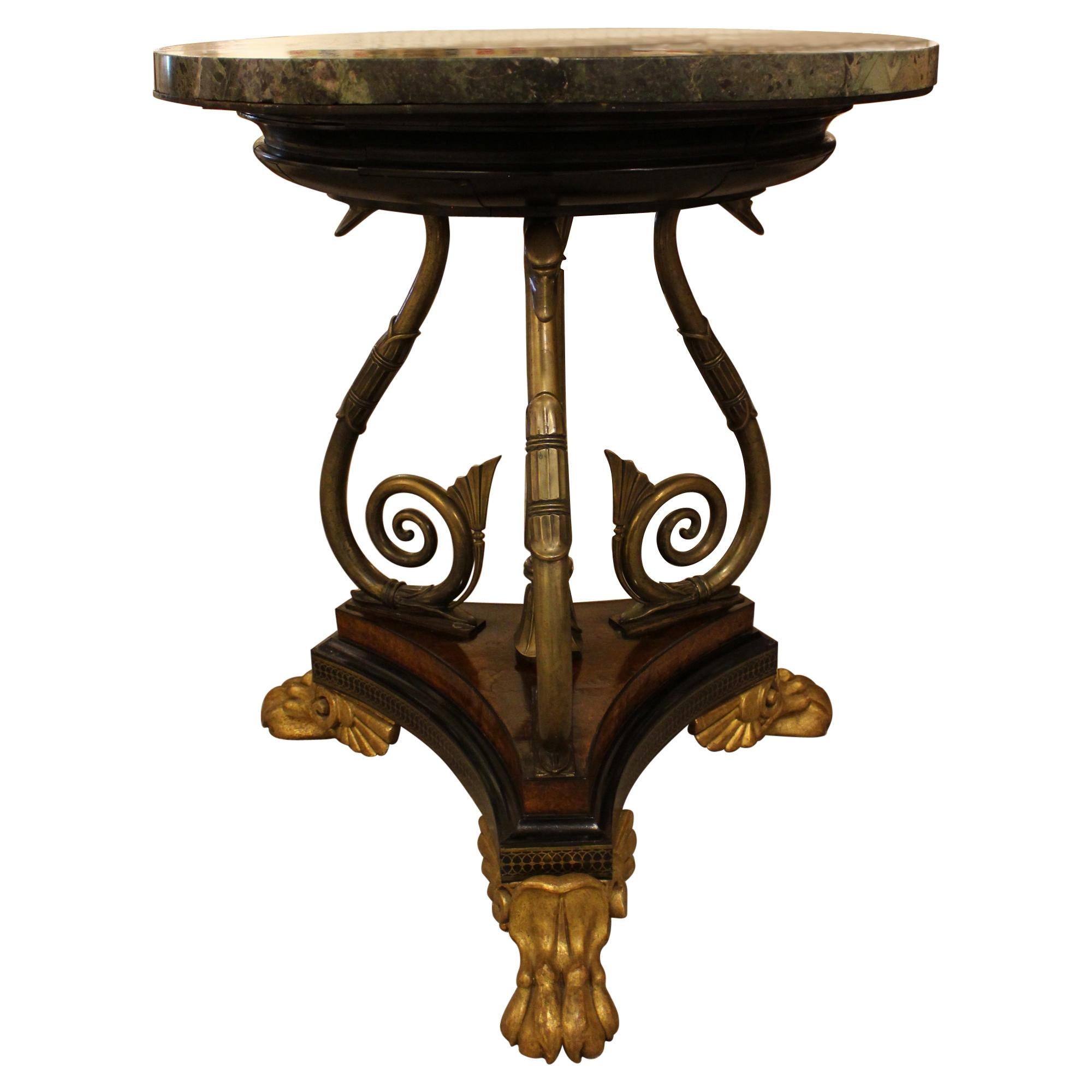 Table centrale de style Regency en chêne étêté et laiton ébénisé doré à la feuille en vente