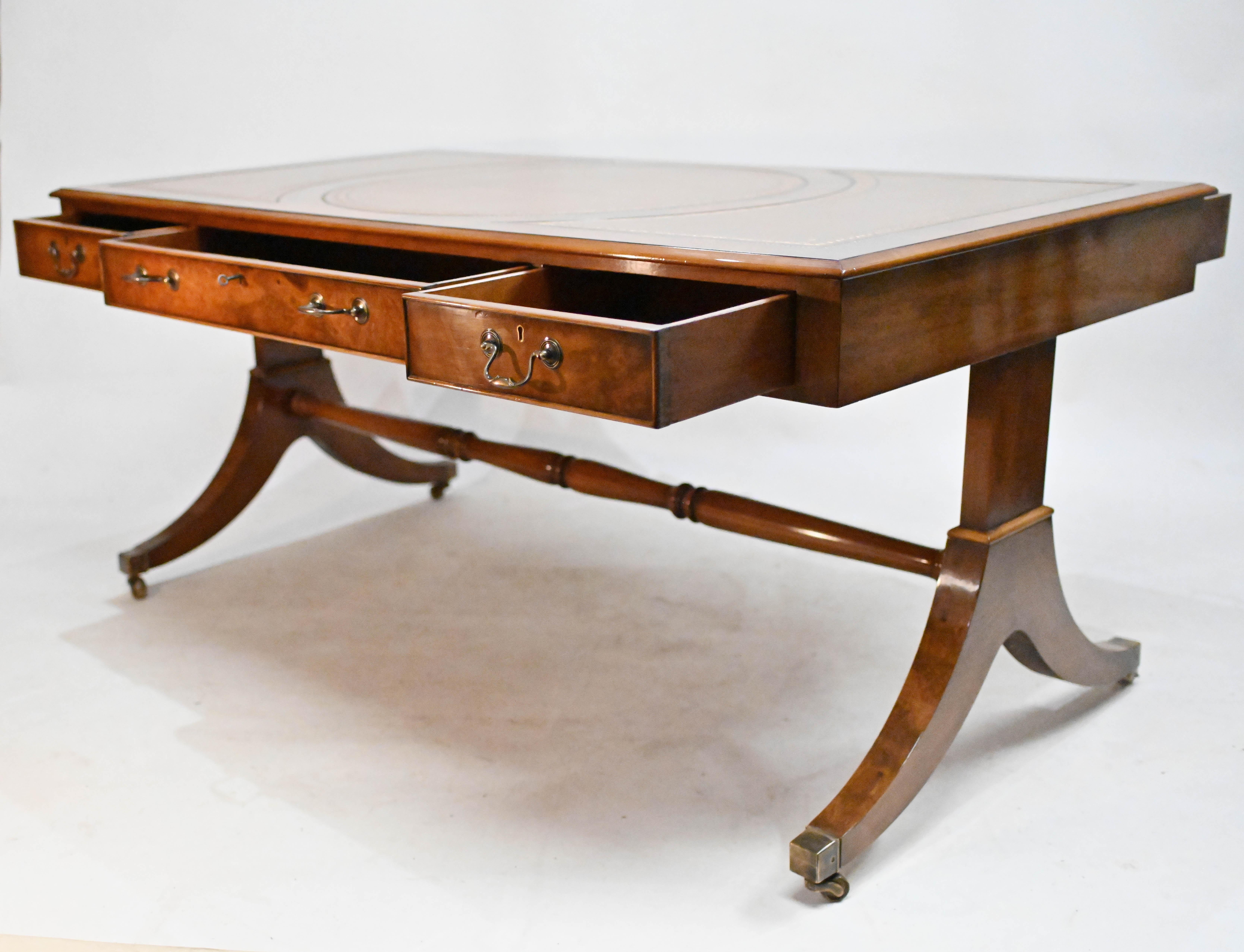 Regency Partners Schreibtisch und Stuhl Set Nussbaum-Schreibtisch im Angebot 4