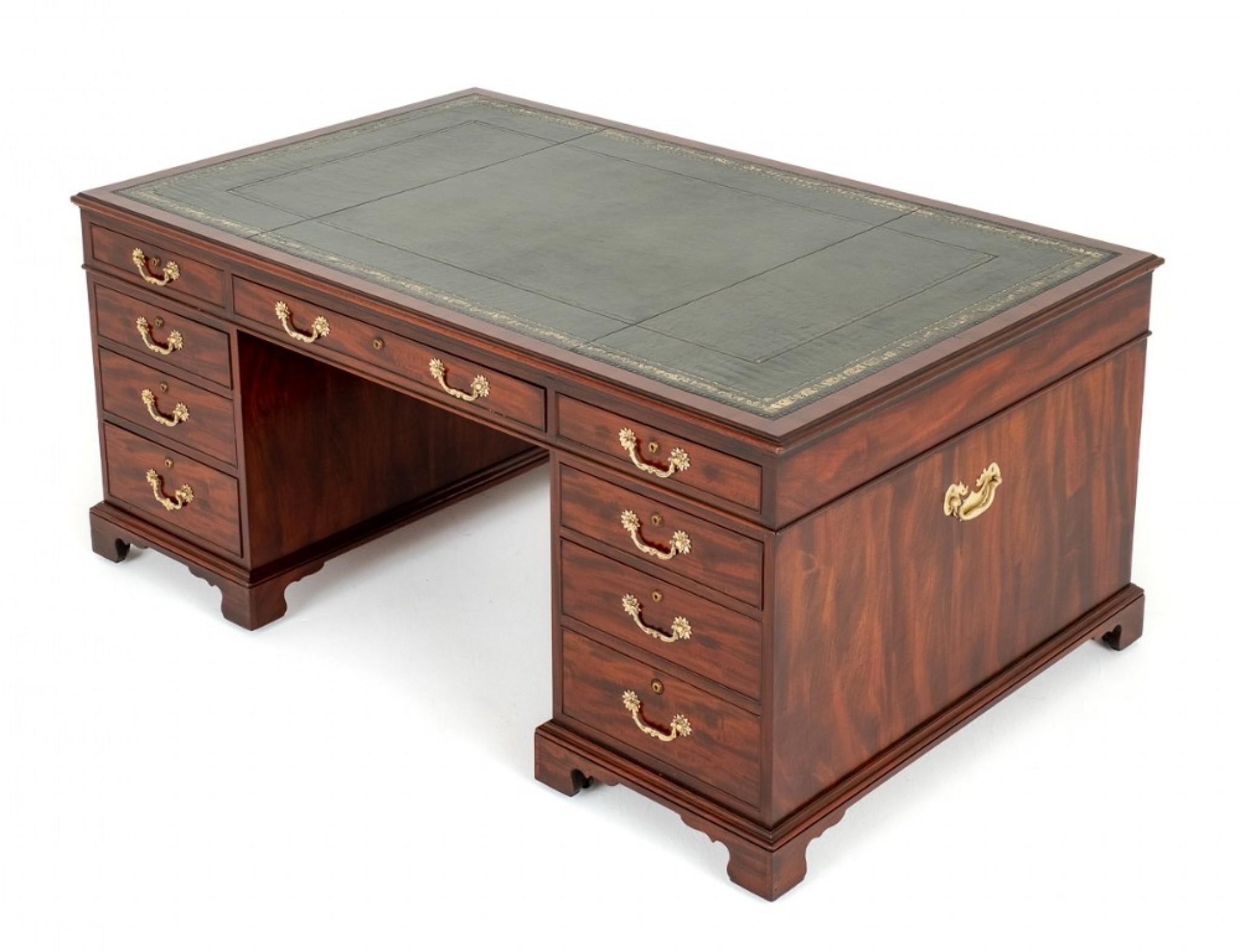 Fabulous 18 Drawer Regency Mahogany Partners Desk.
This Excellent Quality Partners Desk has 9 Oak Lined Drawers to Either Side.
Regency Period
The Drawers Feature Brass Swan Neck Handles and Bramah Locks.
(Joseph Bramah (13 April 1748[1] – 9