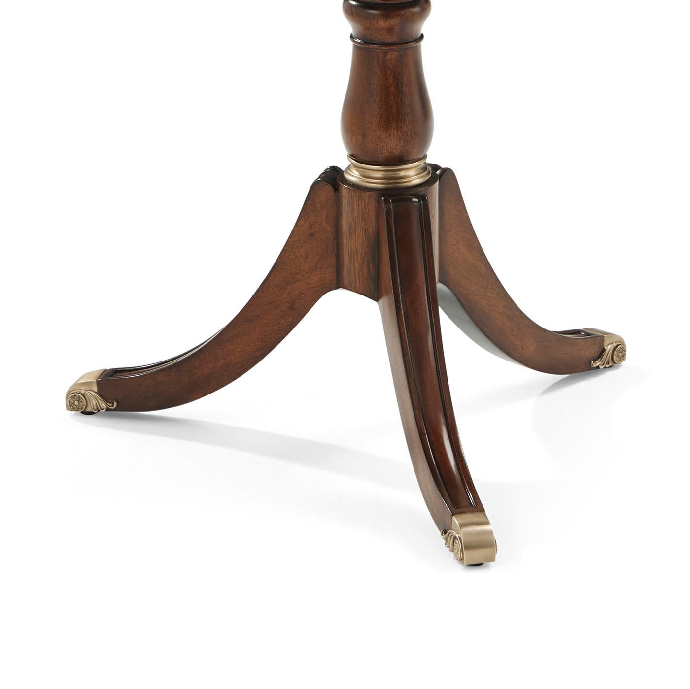 Table d'appoint ronde à piédestal Regency Neuf - En vente à Westwood, NJ