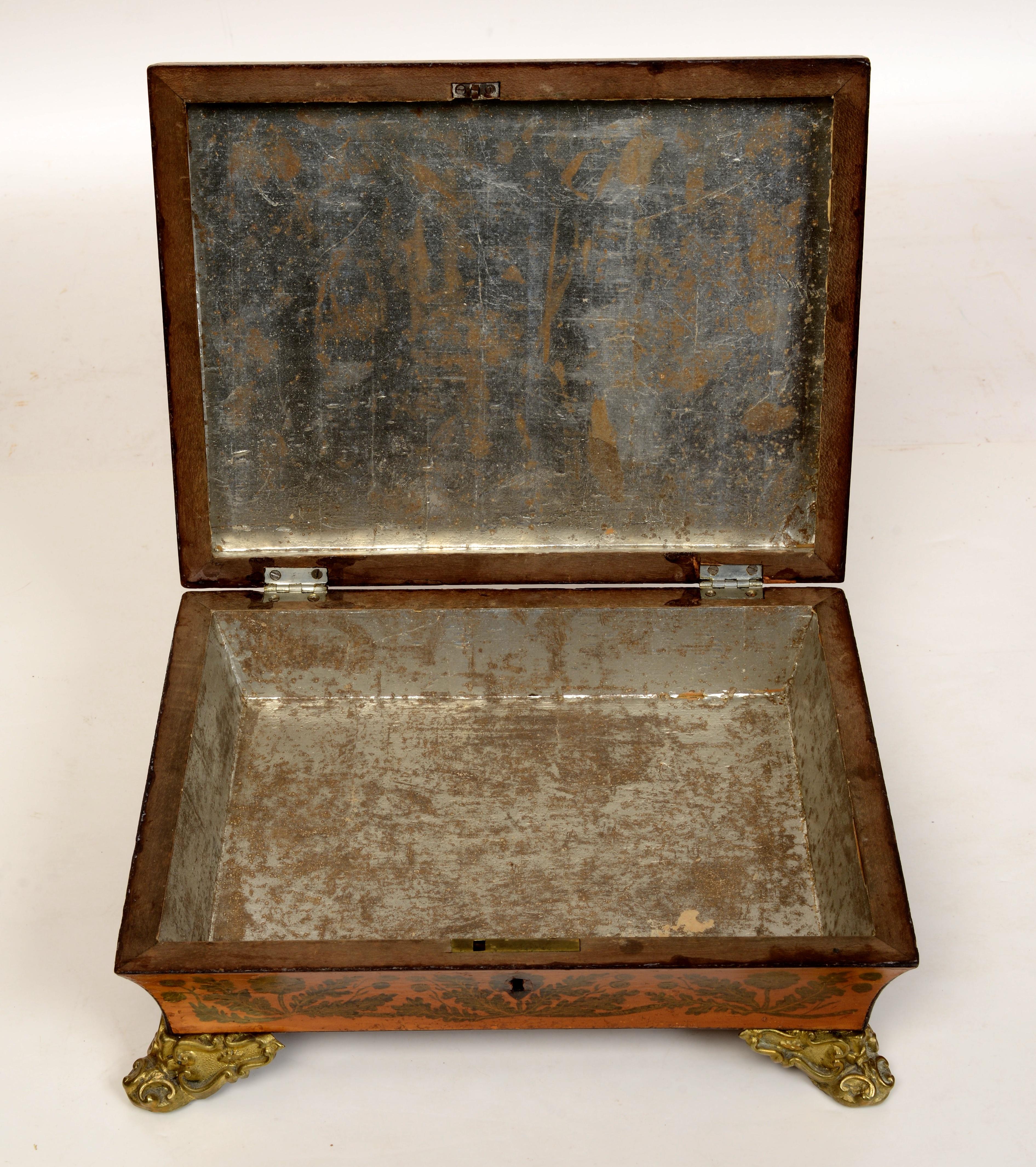 XIXe siècle Boîte décorée à la plume de style Régence, C1810 en vente