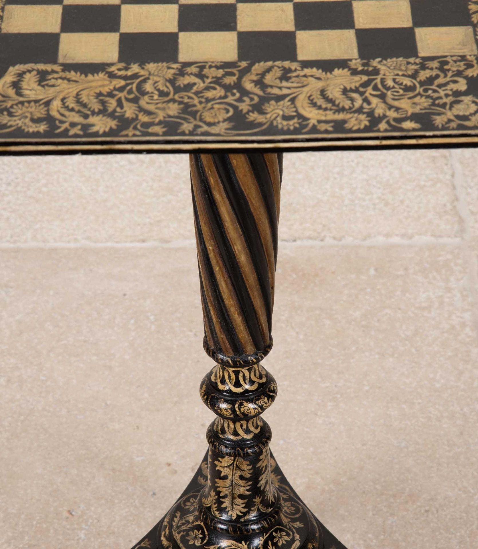 Tavolo da gioco tripode Regency Penwork in vendita 2