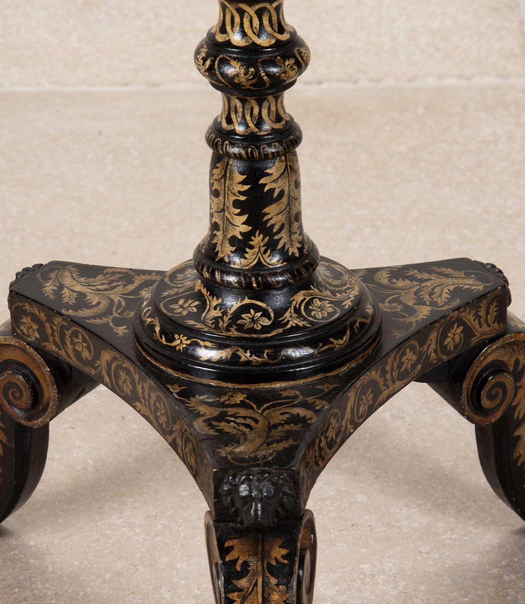 Tavolo da gioco tripode Regency Penwork in vendita 3