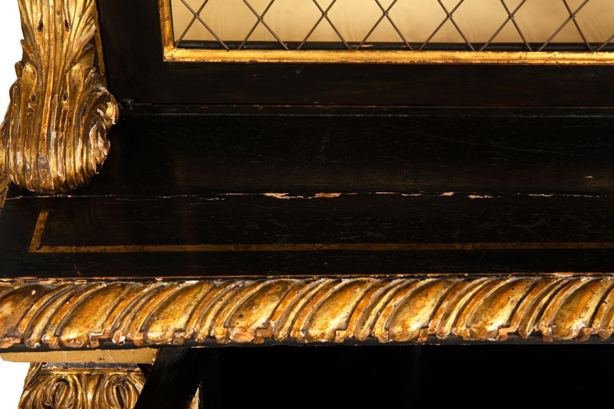 Mueble librería pintado de negro y dorado del periodo de la Regencia, S. XIX en venta 11