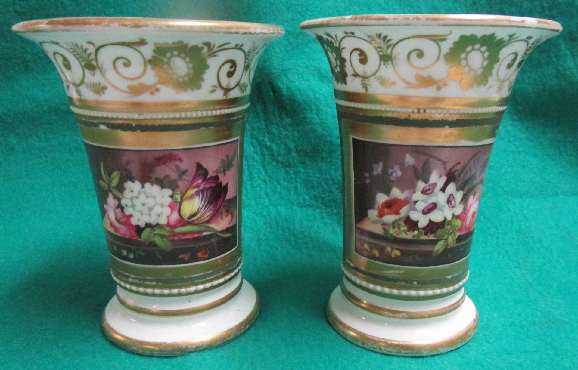 Botanische Old Pariser Porzellanvase aus der Regentschaftszeit, Paar im Angebot 1