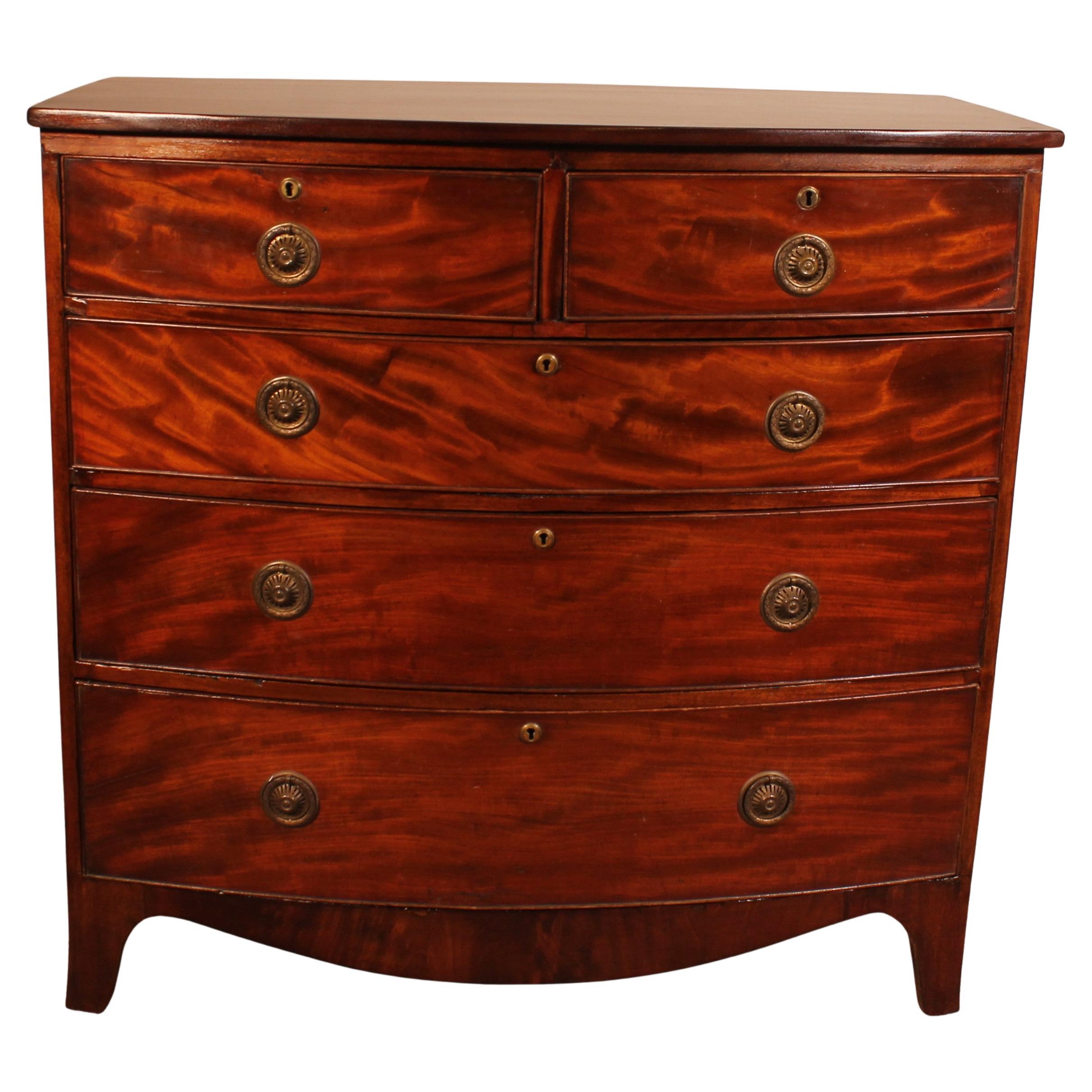 Regency Period Bowfront Chest Of Drawers In Mahogany in vendita