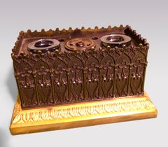 Portarretrato gótico de bronce y ormolina de la época de la Regencia