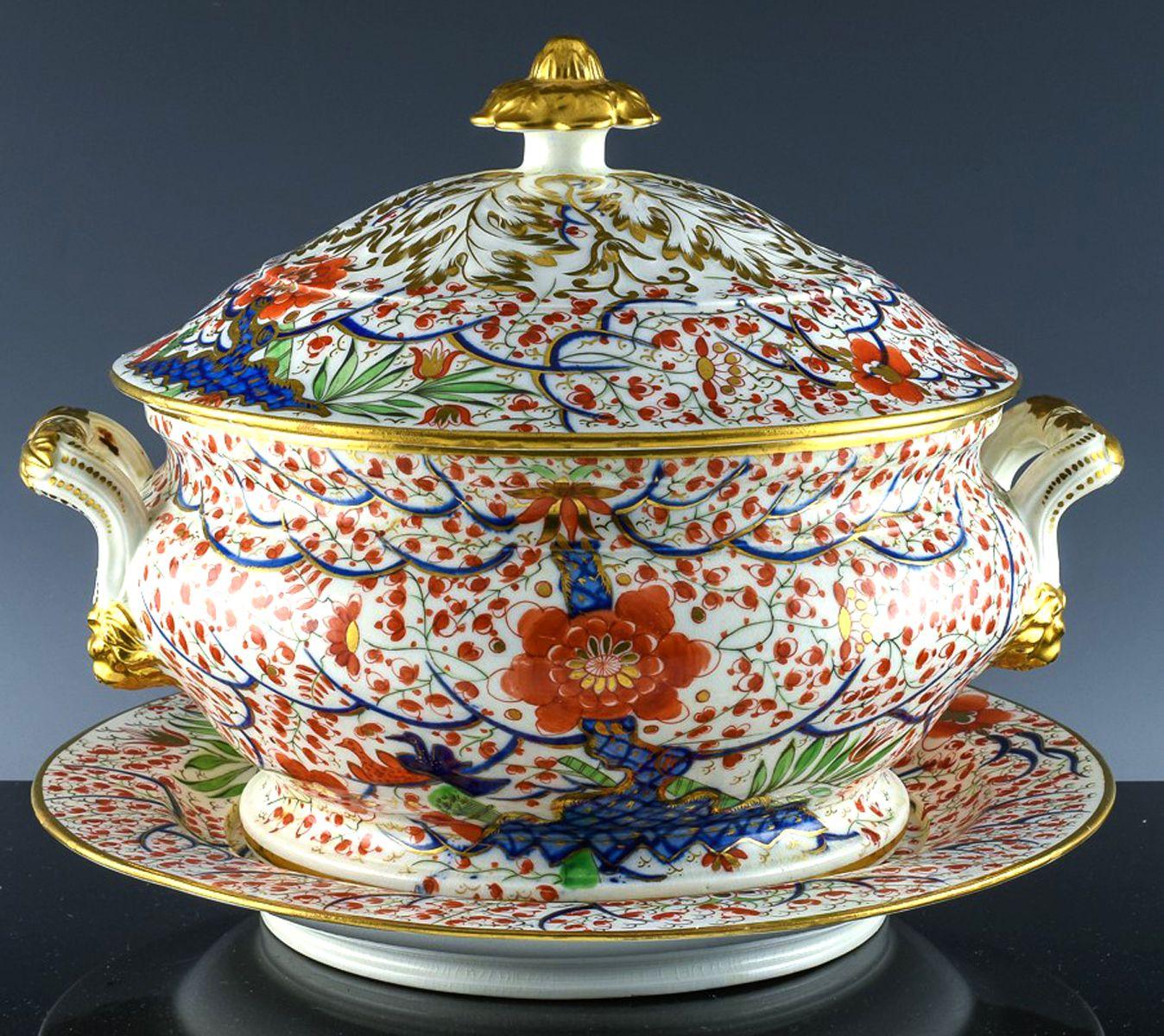 Regency Period Chamberlain Worcester Porcelain Soup Tureen, Cover and Stand For Sale 2