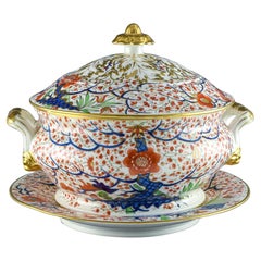 Soupière en porcelaine Chamberlains Worcester d'époque Régence, Couvercle et Stand