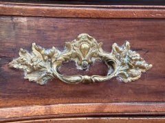 Regency period chest of drawers – Solid walnut – Chiseled gilded bronzes