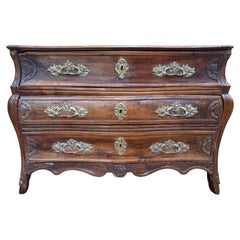 Regency period chest of drawers – Solid walnut – Chiseled gilded bronzes