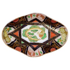 Plat Chinoiserie en porcelaine de Coalport d'époque Régence avec Dragon et Lions jaunes