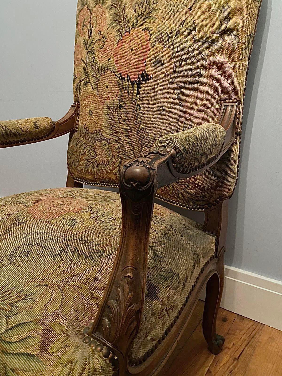 Französischer Sessel „Fauteuil a La Reine“ aus der Regency-Periode, 18. Jahrhundert – Frankreich im Angebot 4