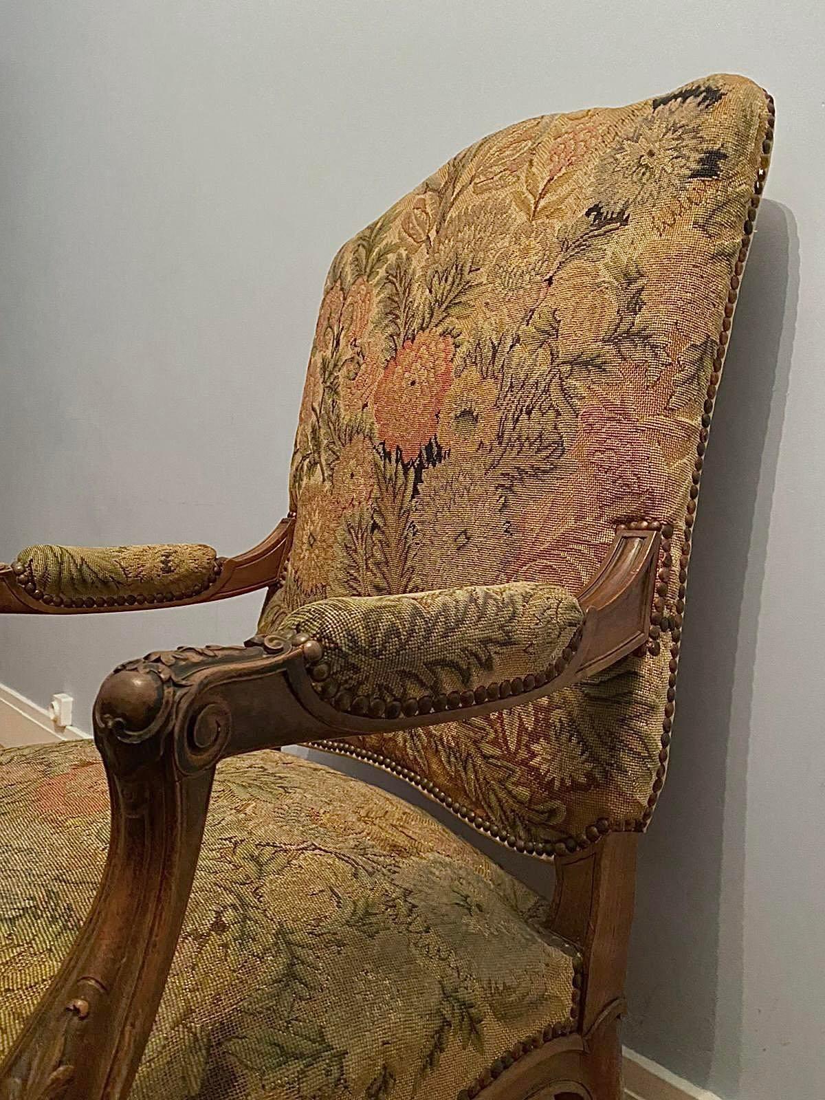 Französischer Sessel „Fauteuil a La Reine“ aus der Regency-Periode, 18. Jahrhundert – Frankreich im Angebot 6