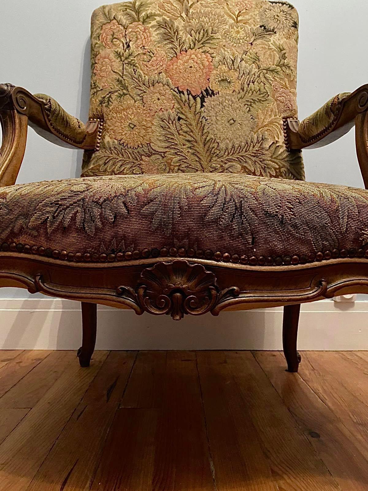 Französischer Sessel „Fauteuil a La Reine“ aus der Regency-Periode, 18. Jahrhundert – Frankreich im Angebot 1