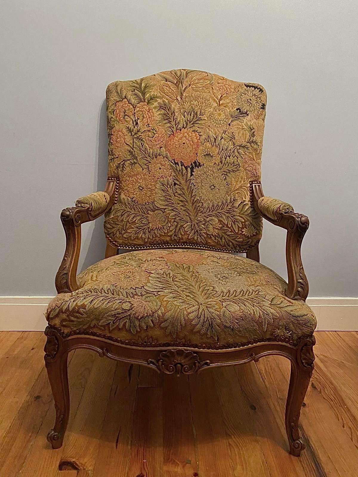 Französischer Sessel „Fauteuil a La Reine“ aus der Regency-Periode, 18. Jahrhundert – Frankreich im Angebot 2