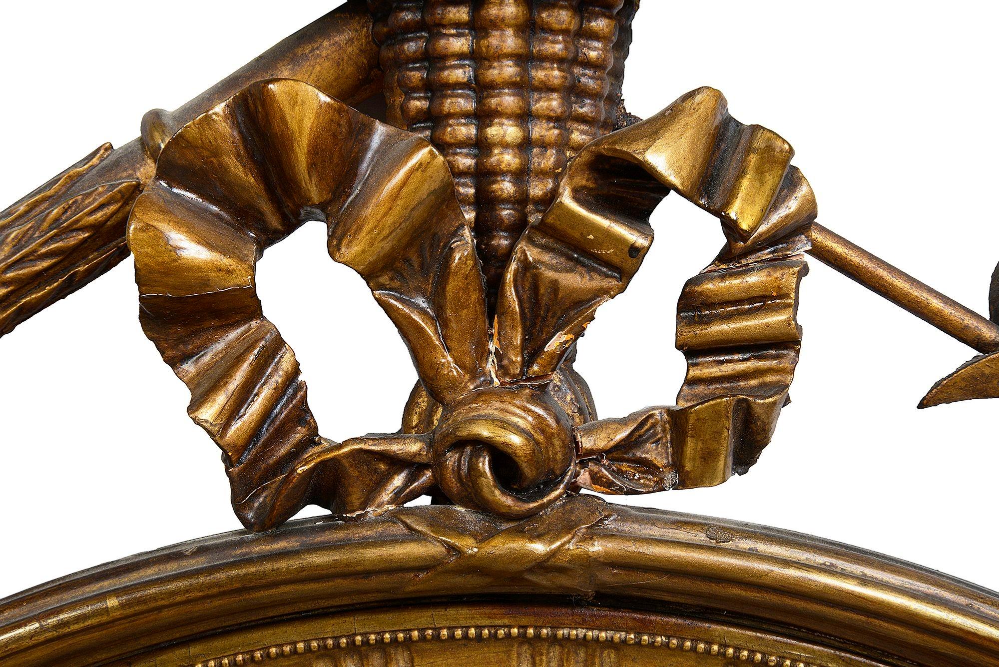 Anglais Miroir convexe en bois doré d'époque Régence. en vente
