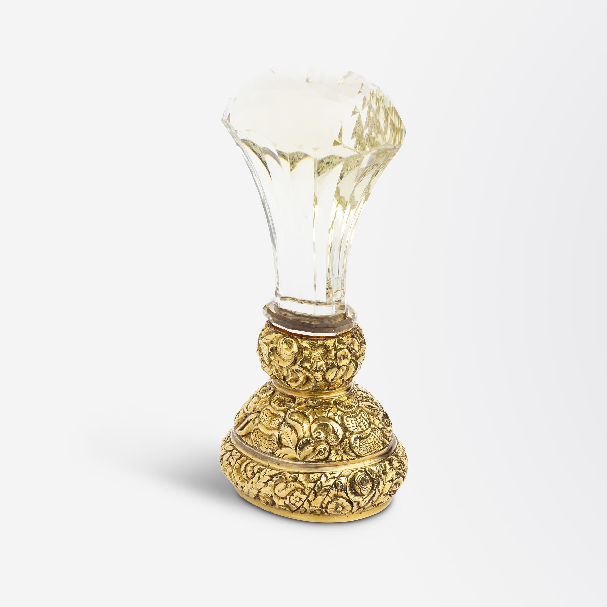 Ce sceau de bureau en or jaune 18 carats, améthyste et citrine, datant de l'époque de la Régence, est peut-être le plus beau et le plus rare que nous ayons eu dans notre collection à ce jour. La poignée de la pièce est fabriquée à partir d'un