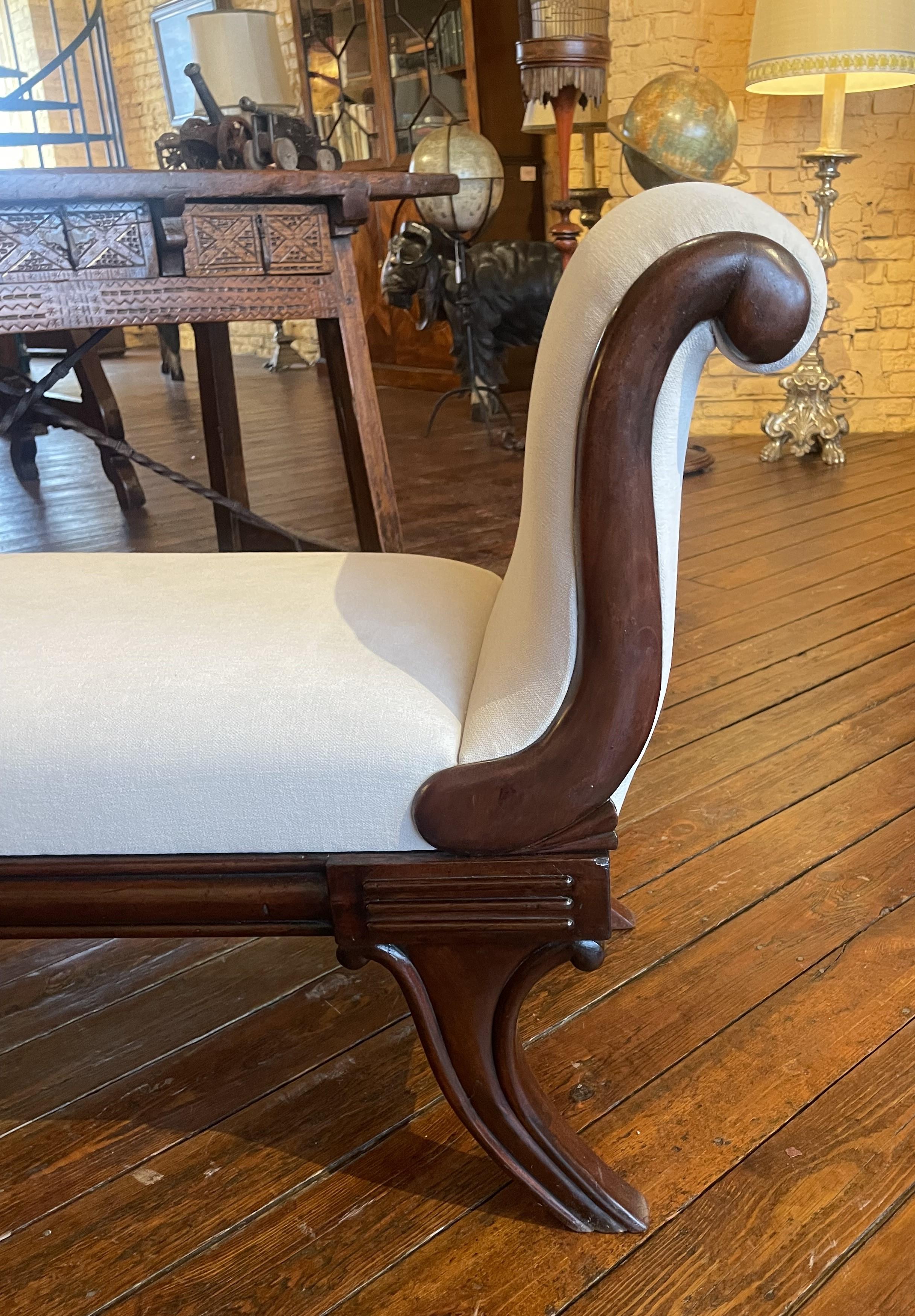 Banc en acajou d'époque Régence Circa 1820 en vente 3