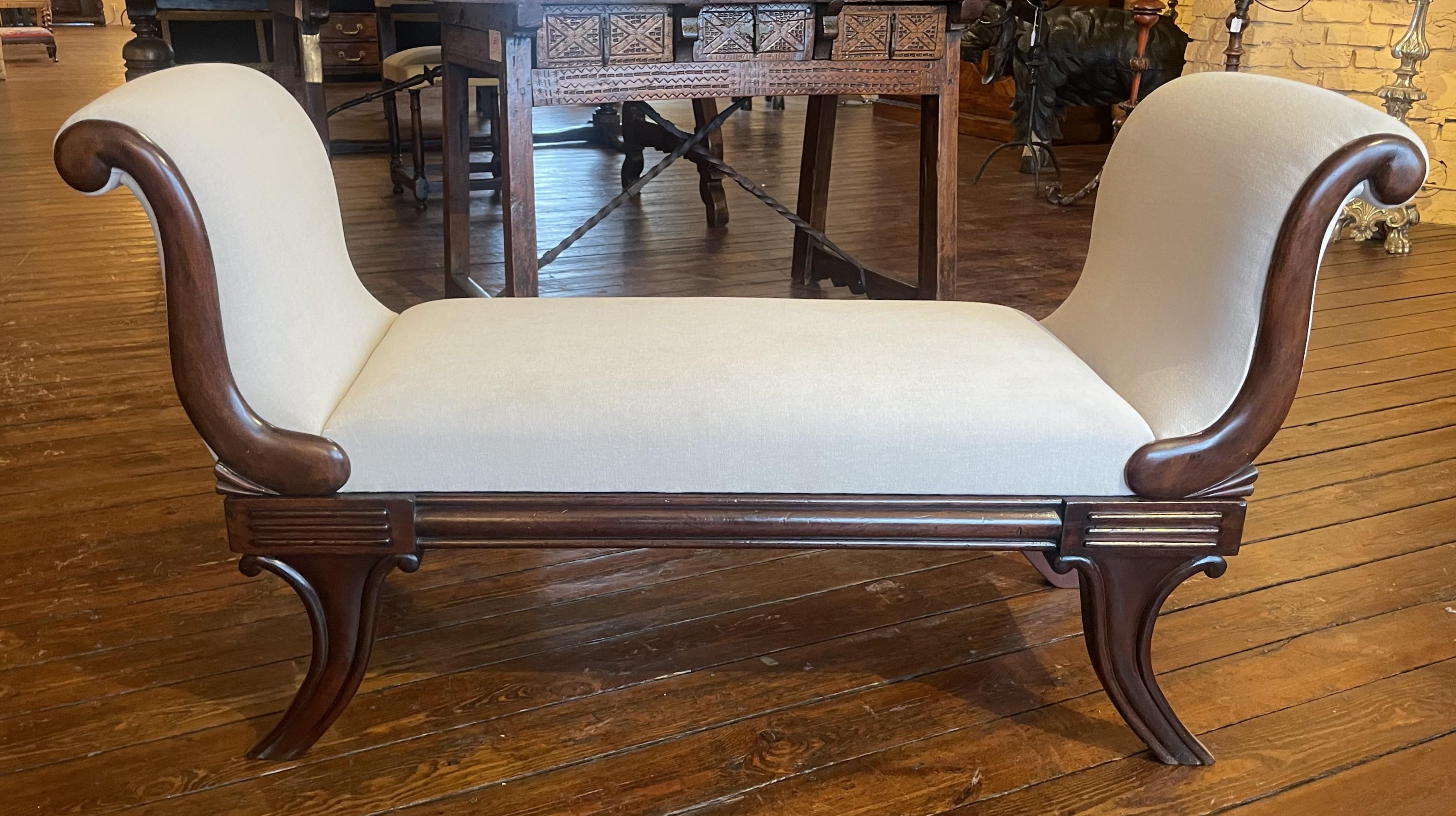 Banc en acajou d'époque Régence Circa 1820 en vente 1