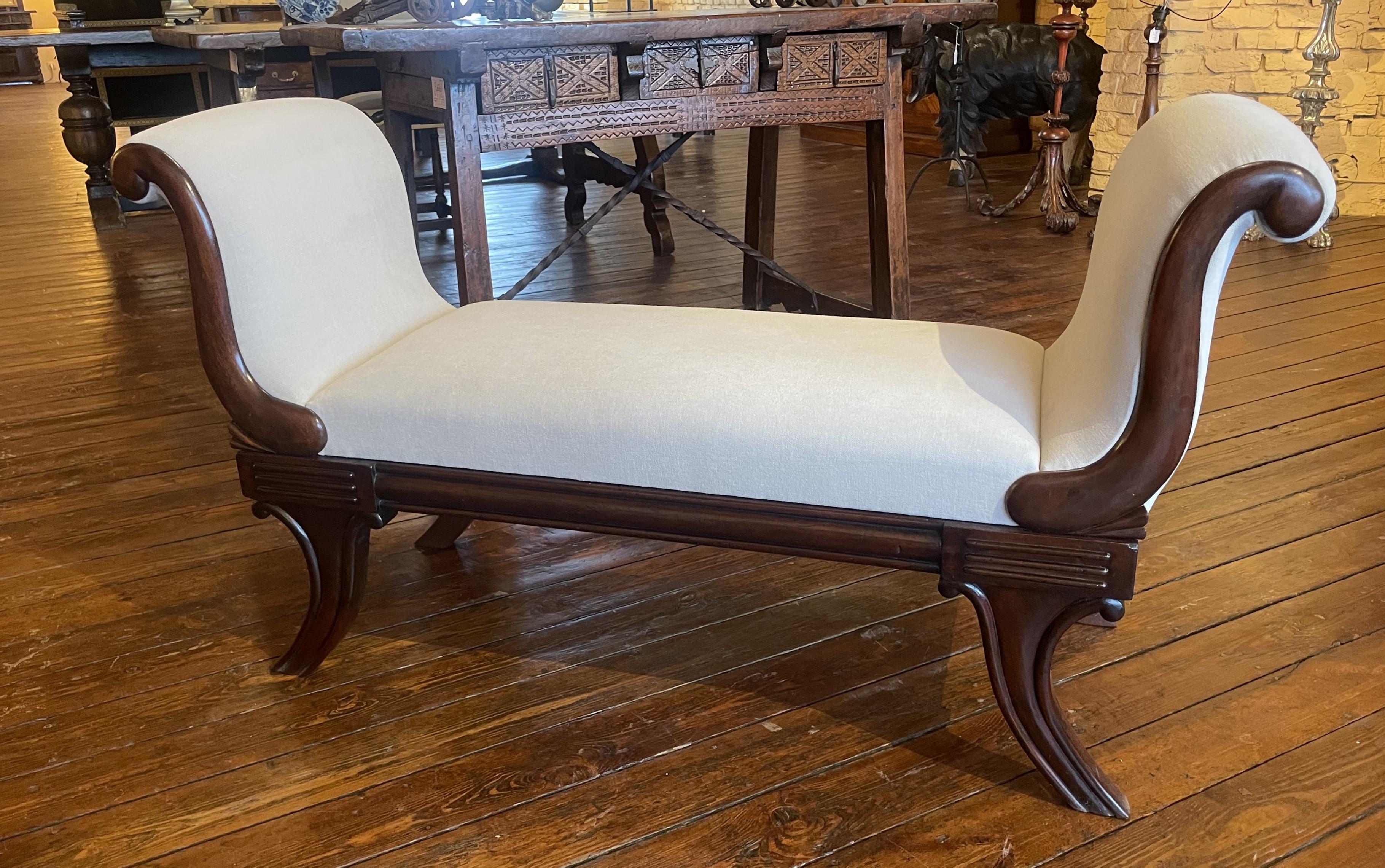 Banc en acajou d'époque Régence Circa 1820 en vente 2