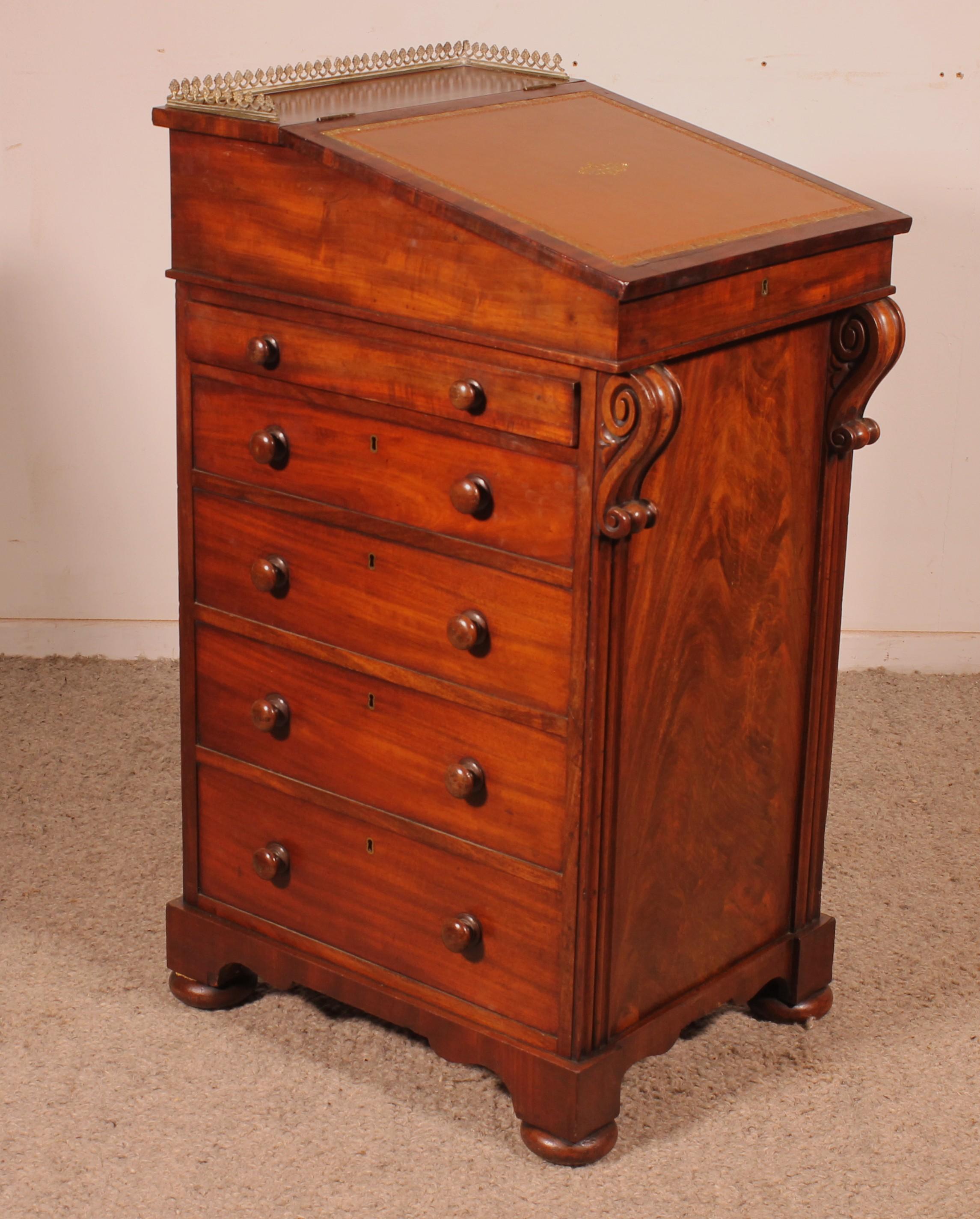 Regency Period Mahogany Davenport Circa 1810 With Mechanism in vendita 5