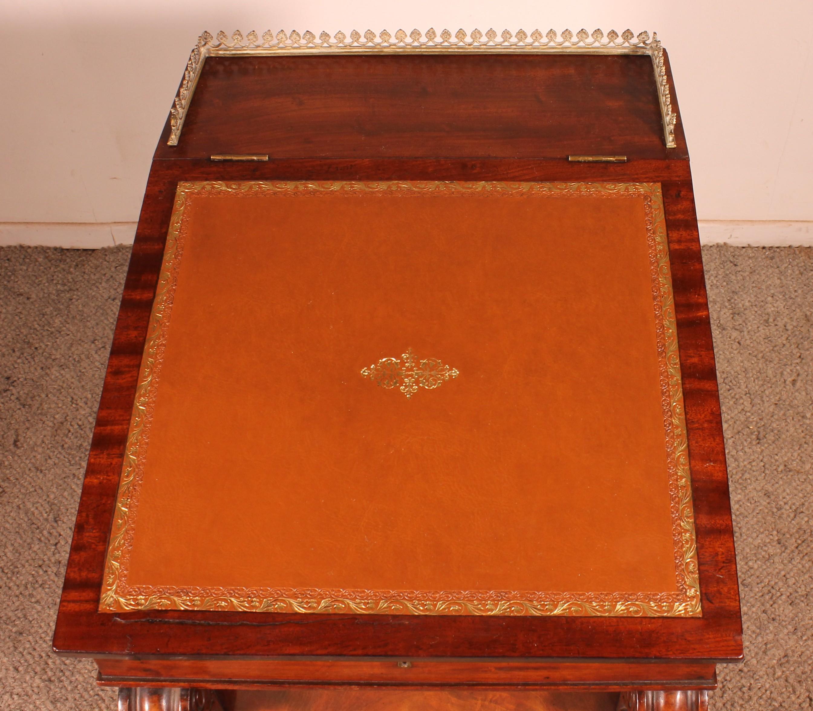 Regency Period Mahogany Davenport Circa 1810 With Mechanism in vendita 6