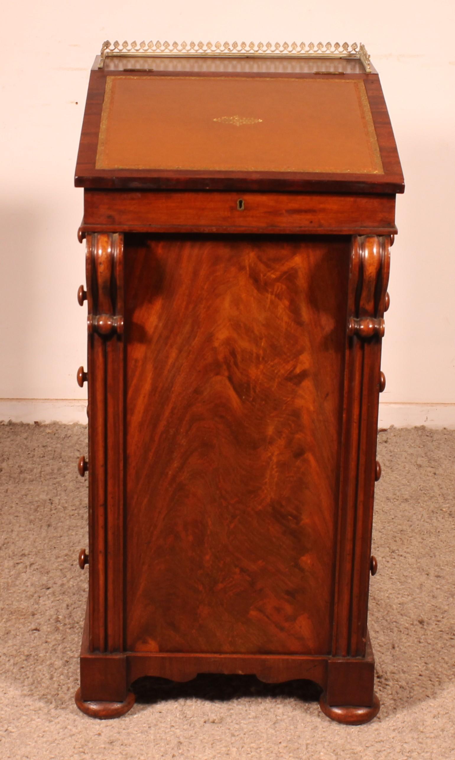 Mogano Regency Period Mahogany Davenport Circa 1810 With Mechanism in vendita