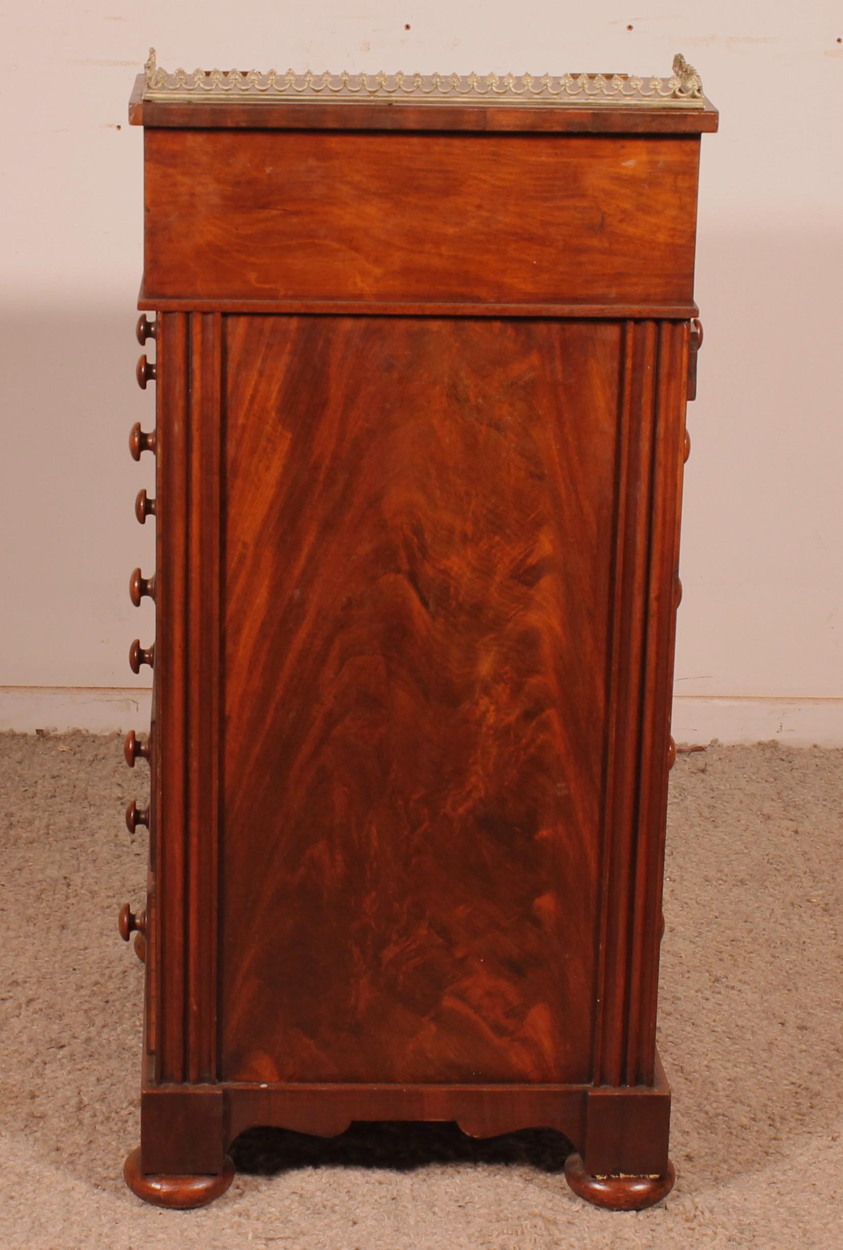 Regency Period Mahogany Davenport Circa 1810 With Mechanism in vendita 3