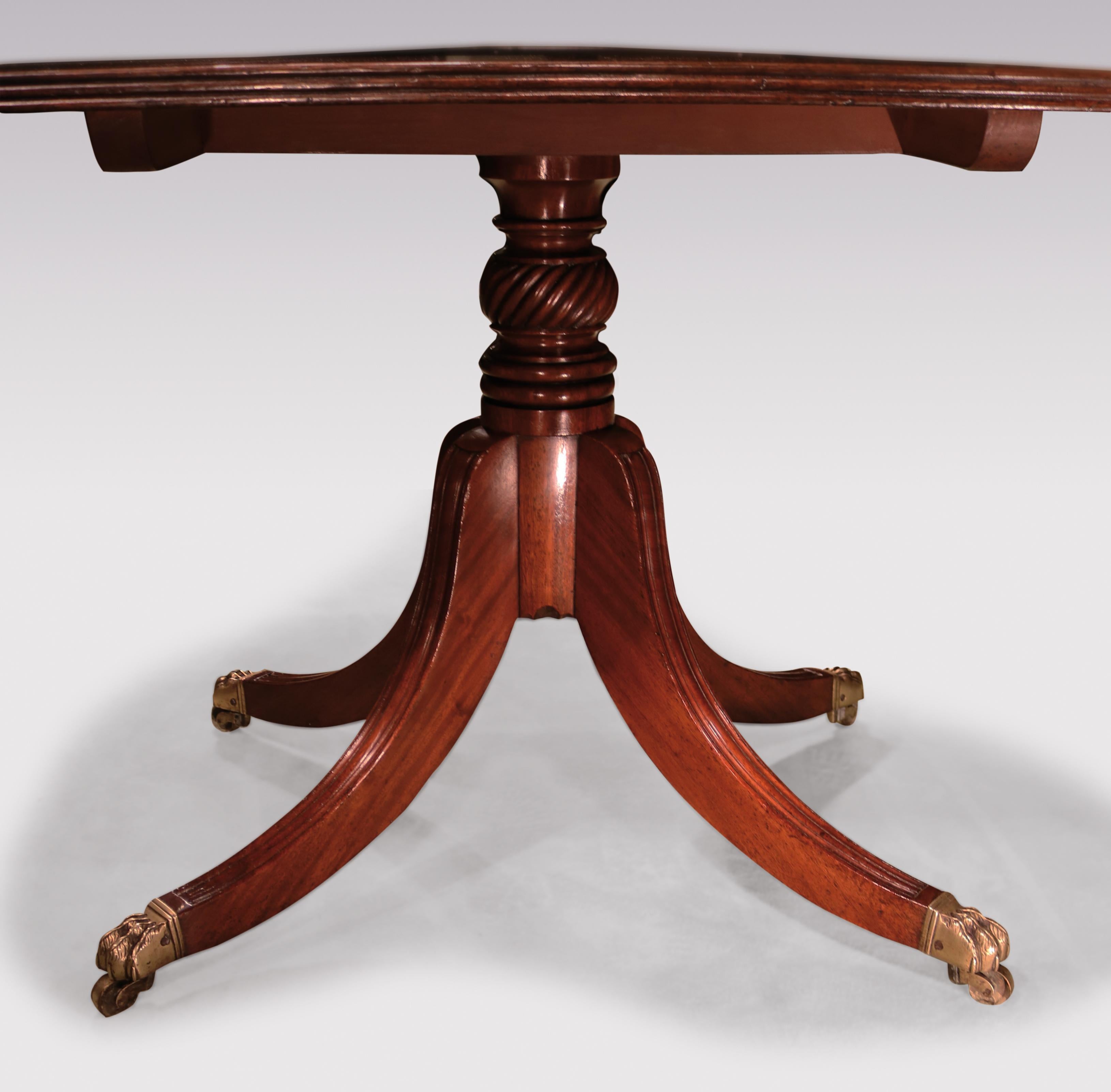 Regency Period Mahogany Three Pillar Dining Table In Good Condition For Sale In London, GB
