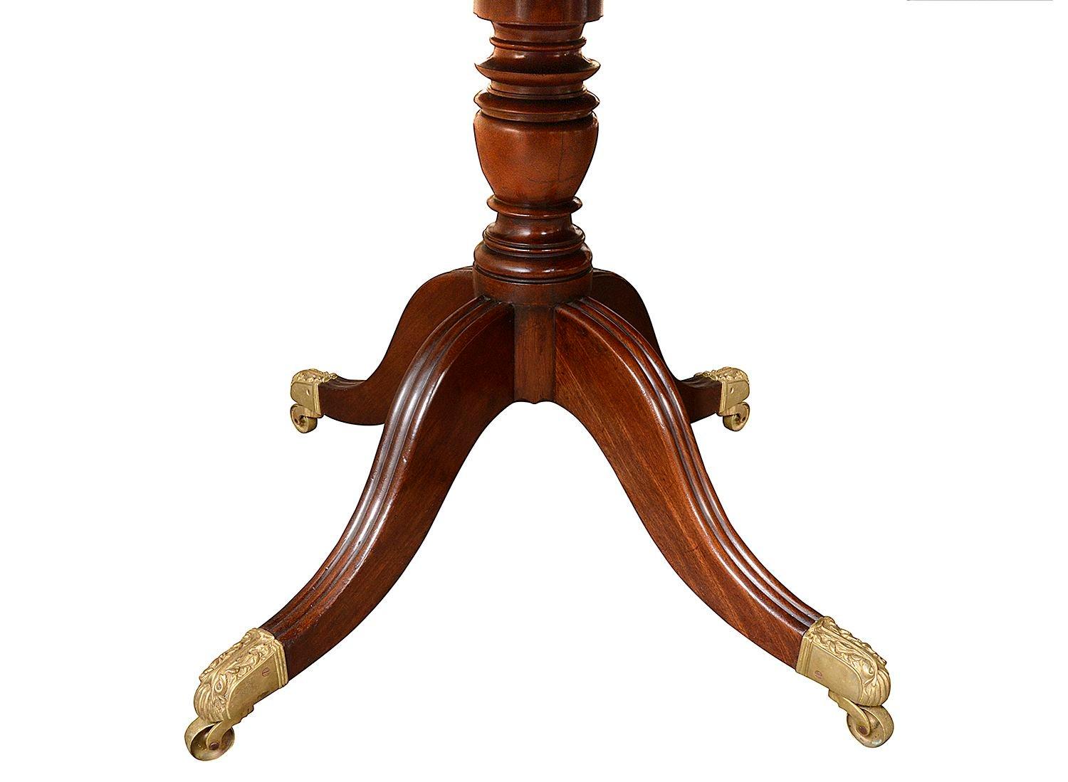 Regency period Mahogany triple pedestal dining table. In Good Condition For Sale In Brighton, Sussex